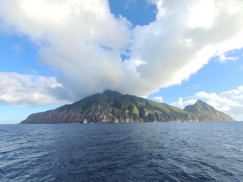 oneshotolive:  The island of Saba, technicallythe highest point of the Netherlands. [OC], [3024 x 2084] 📷: ash_ofthe_lee 