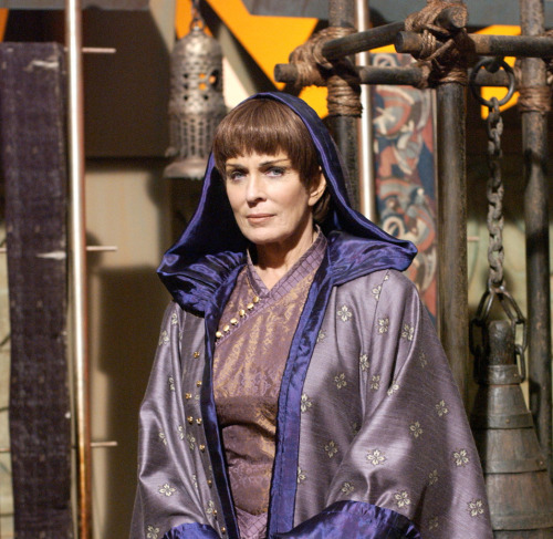 startrekstuff:Behind the scenes on Home with Joanna Cassidy, who played T'Pol’s mother T'Les.