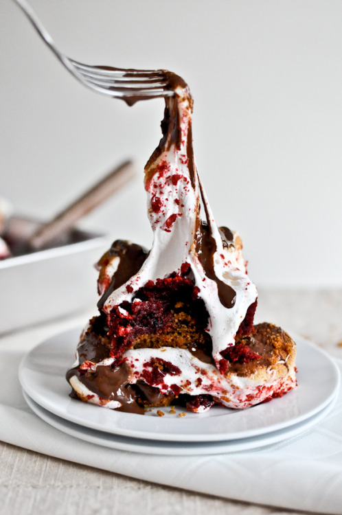 boozybakerr:Red Velvet S'mores Brownies