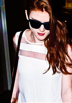 nymheria:  favourite celebrity meme » candids [3/5] ↳ at LAX (July 2014) 