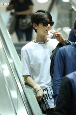 dailyexo:  Baekhyun - 140512 Incheon Airport, arrival from Shanghai Credit: Honey B. (인천공항 입국)