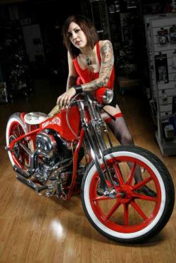 chicksandchoppers:  Inked chop chick