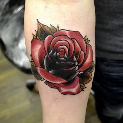 darylwatsontattoo:  I will never tire of roses! Someone come get another, email me if your interested in one, just let me know the placement :) daryl.c.watson@hotmail.com