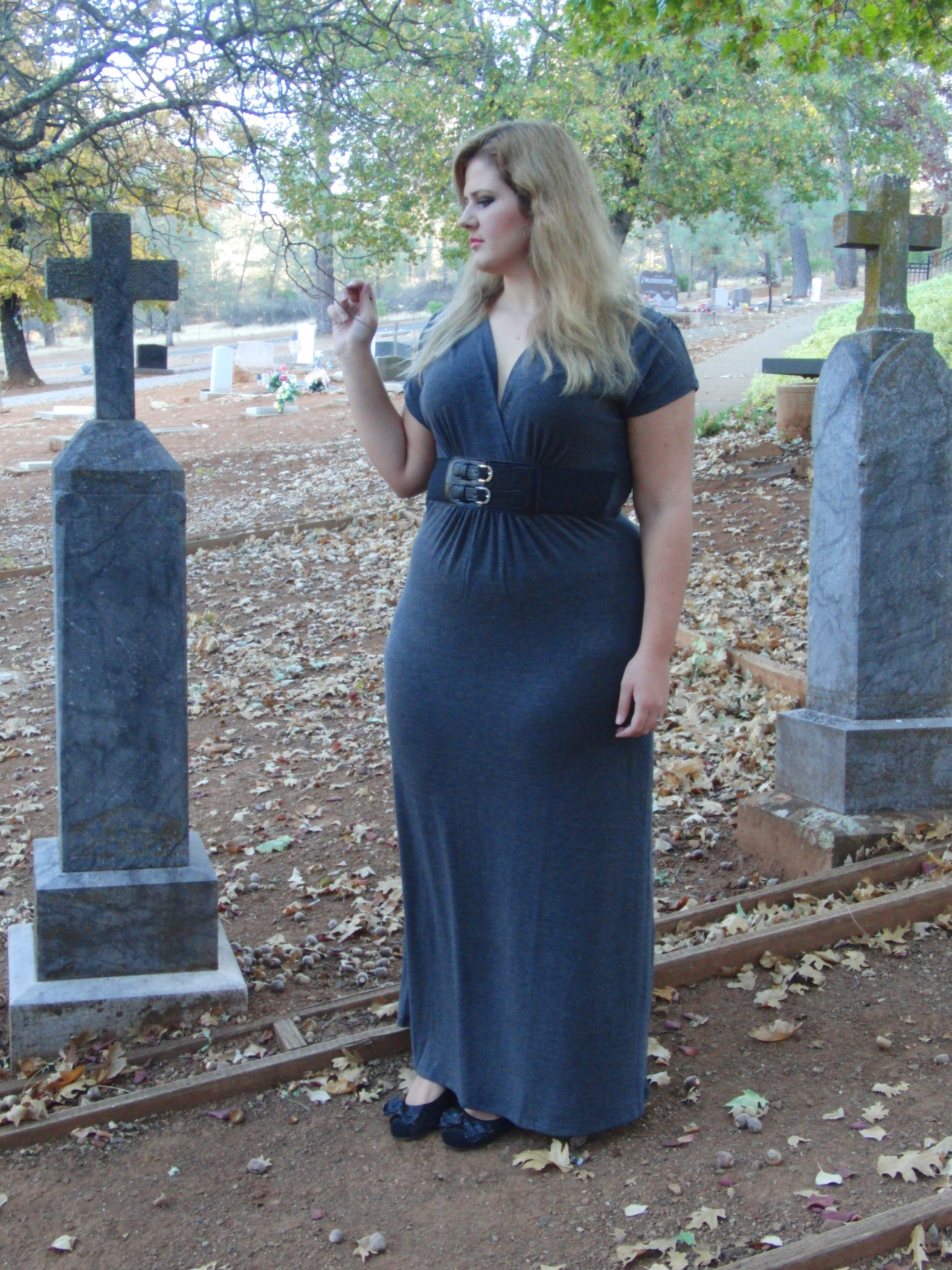 ch229:  marshmallowfluffwoman:  Crunchy leaves and silky soft dress Size 18, age