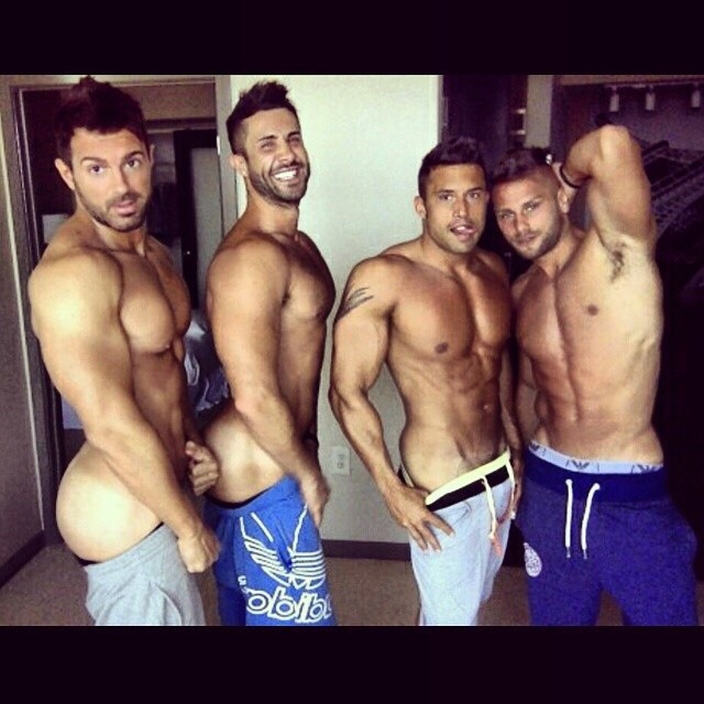 desbeauxmales:  4 jolis pd a orendre severement