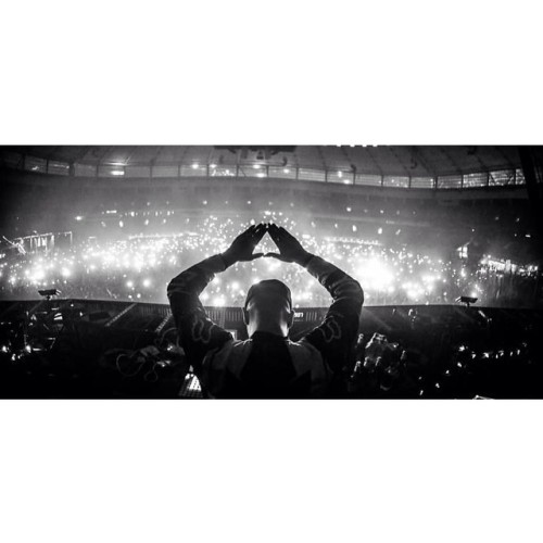 flosstradamus:  PUT THOSE WARNING SIGNS UP