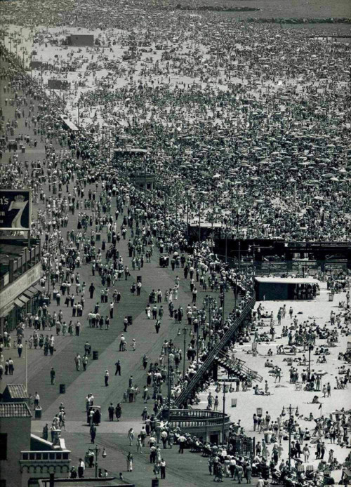 newyorkthegoldenage:Coney Island, July 4, 1949. Photo: Andreas Feininger.You’d have to go to Times S