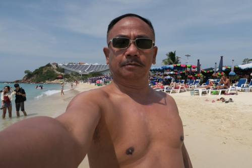 deem50: rafflesmen: Friendly fun Thai Love you dad Comel ayah Thai ni