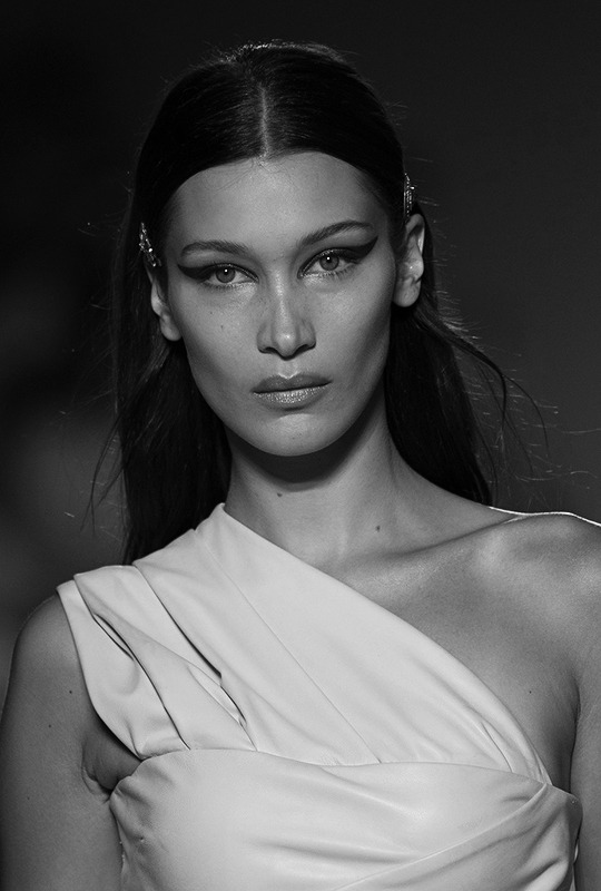 shaykirina:BELLA HADID, Versace, S/S 2019