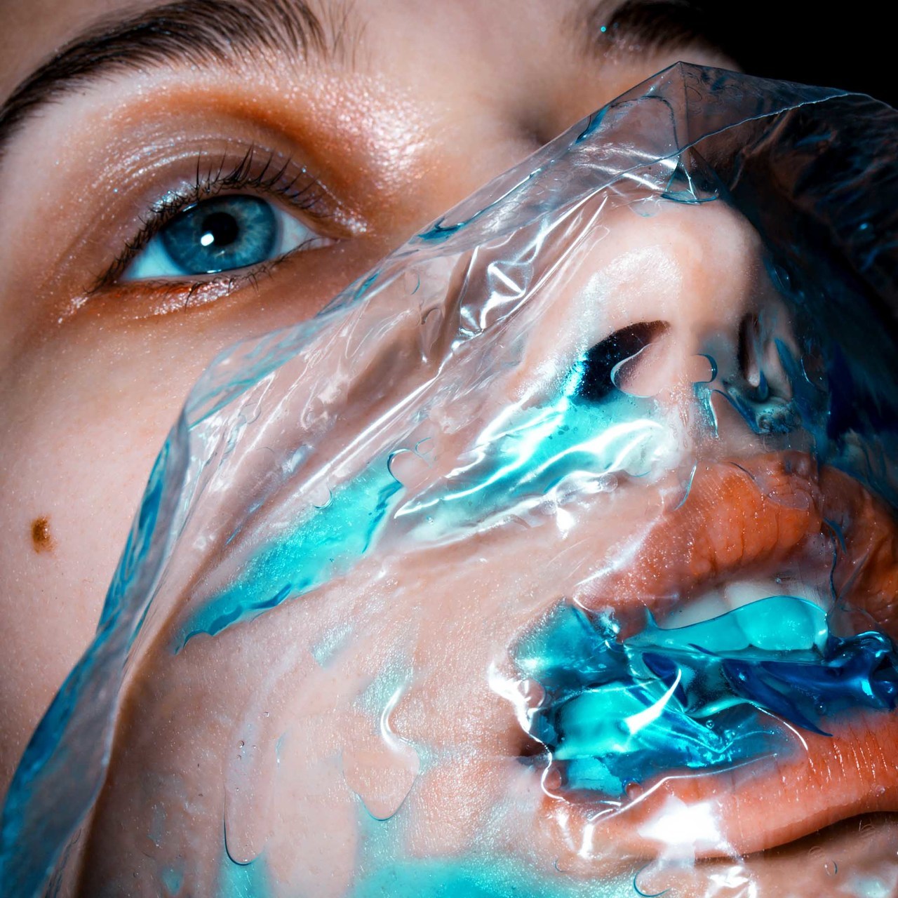 crossconnectmag:  Marius Sperlich is a Berlin-based photographer, artist and designer.