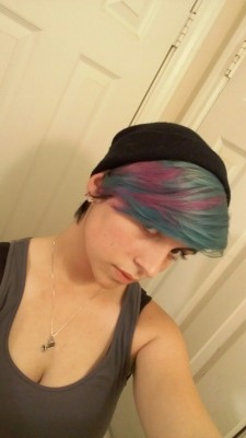 cats-and-stress:  Shitty bathroom beanie photos, but hey, new coloration happened a few days ago💙