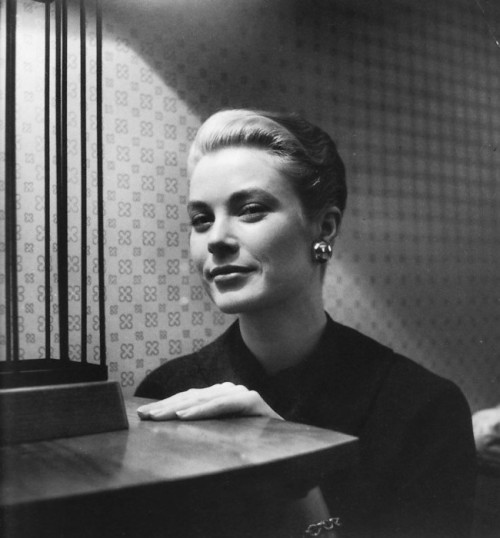 wehadfacesthen:Grace Kelly photographed by Cecil Beaton, 1954