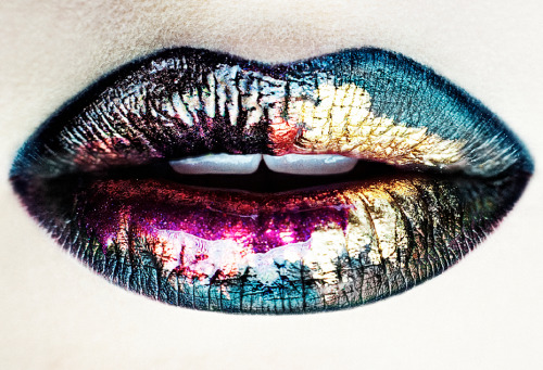 faeriegoth: sirensongfashion: Makeup by Mily Serebrenik an oil spill gone terribly RIGHT
