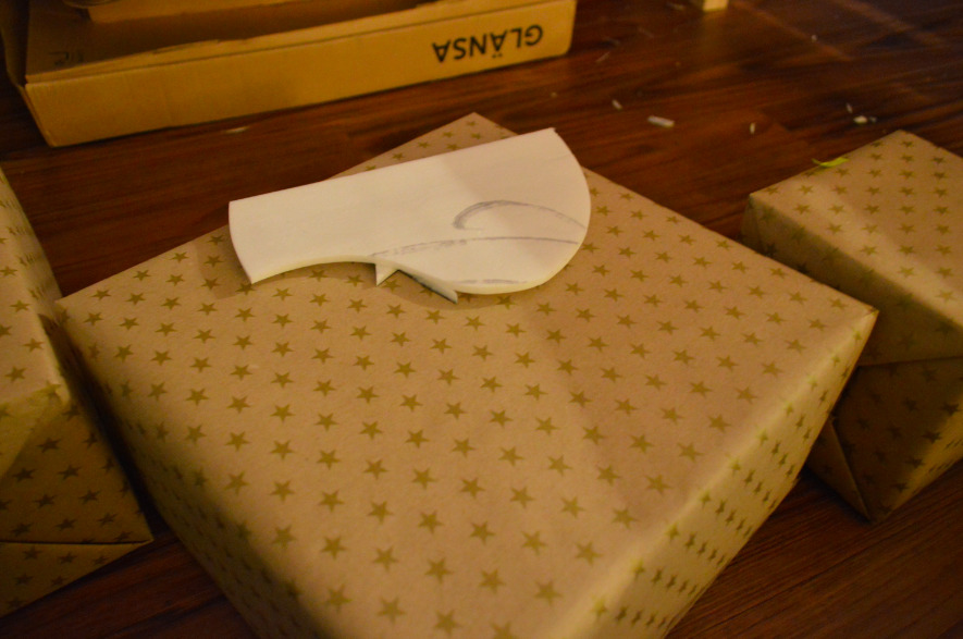 knivesandanchors:  francisboba:  Handmade Holiday Bow &amp; Tag Stamp! For this