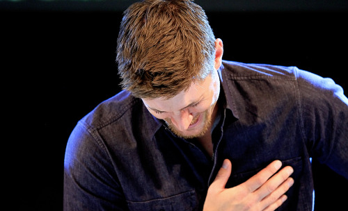 toomanytuesdays: deanmaniac: Things I love about Jensen Ackles: Laughing with his whole body  @