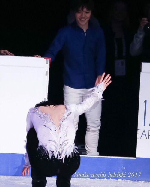 myjunkisyuzuruhanyu:This is so cute! ^^Am I the only one thinking Yuzu’s had a bit too much to drink