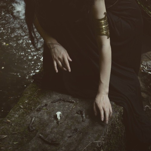 witchedways: morrioghainworld: Prayer to Morrigan #pray #morrigan #claws #skull #raven #nature #celt