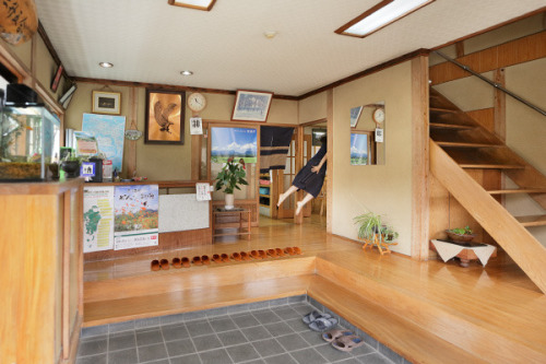 darksilenceinsuburbia:  Natsumi Hayashi | Levitation 