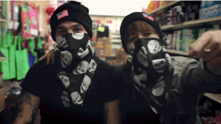 falloutboy:  theyoungerbloodchronicles:She wants to dance like Uma Thurman, bury