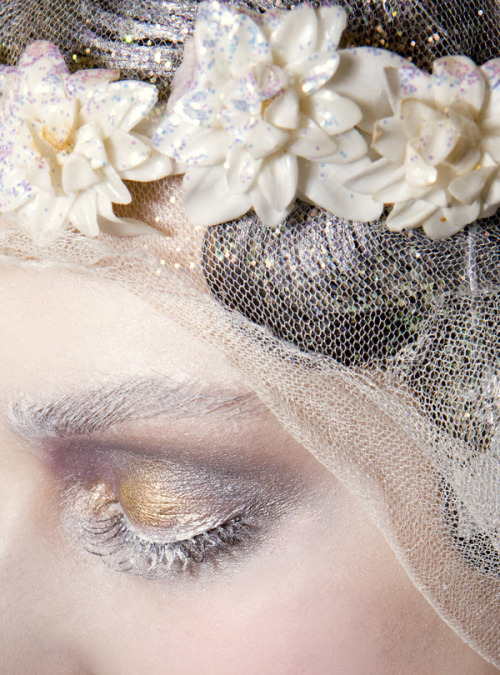 stopdropandvogue:Makeup detail at John Galliano Fall/Winter 2009