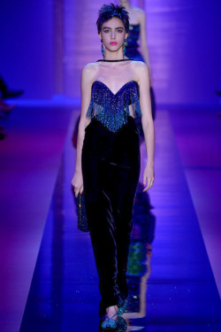 vogue-is-viral:  Armani Privé Fall/Winter 2015 Couture 