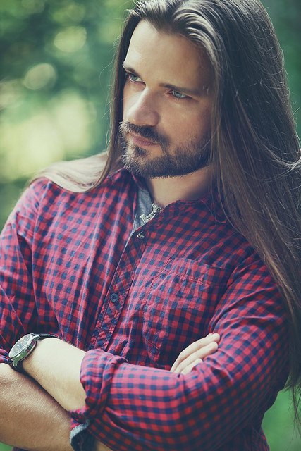 niceguyspanel:  Gorgeous long-haired bearded guy.