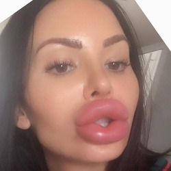 jerkoffslut:  Omg she’s so adorable. Ughhhhhh those lips 