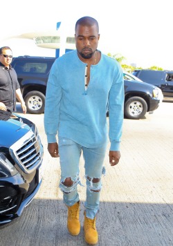 kimkanyekimye:  Kanye arriving at LAX earlier