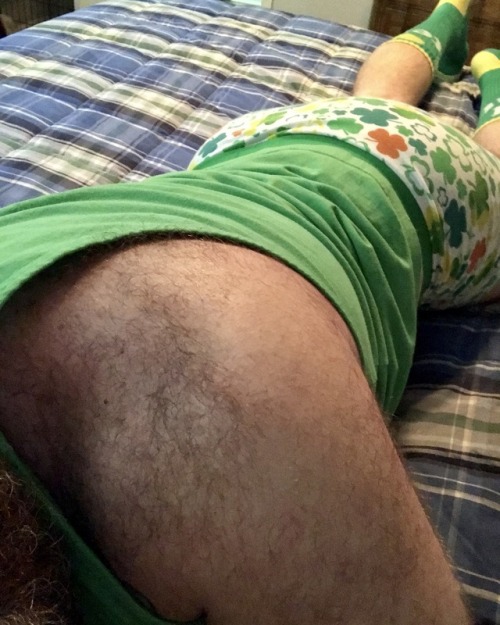 bearlywill: Part of my St. Patrick’s day outfit. 🐻🐶🐷👅💚🍀 More of Me 