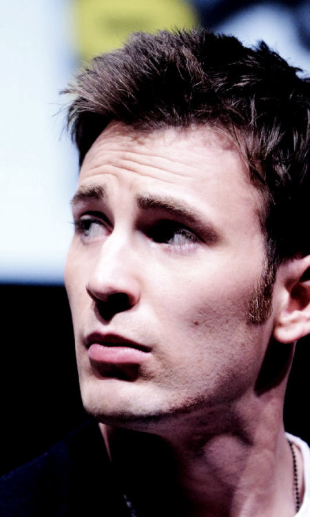 cinnamon-byuns:Birthday Presents for Gracie:Chris Evans’ profile