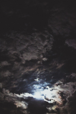 matialonsorphoto:  moon and clouds by matialonsor