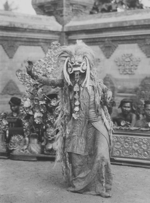 deathandmysticism:Dancer with a mask of Rangda during a dance performance with a gamelan orchestra, 