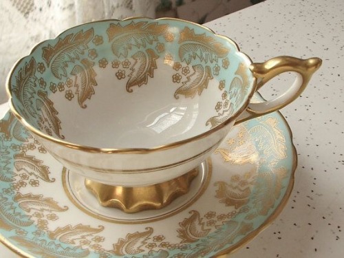 vint-agge-xx:Vintage tea-cups