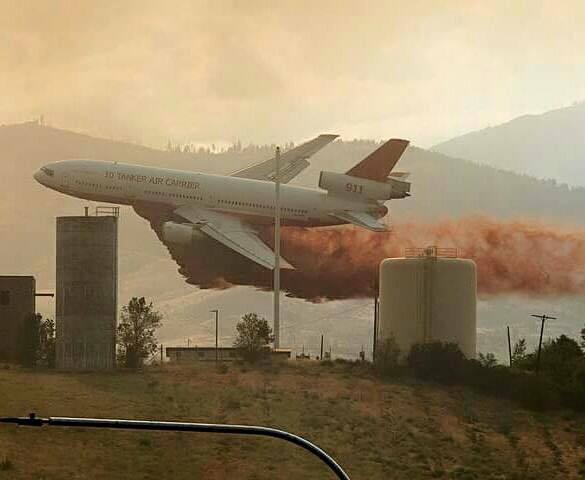 interestingphotograph:  DC-10 protecting Chelan High School from the fires, photographed