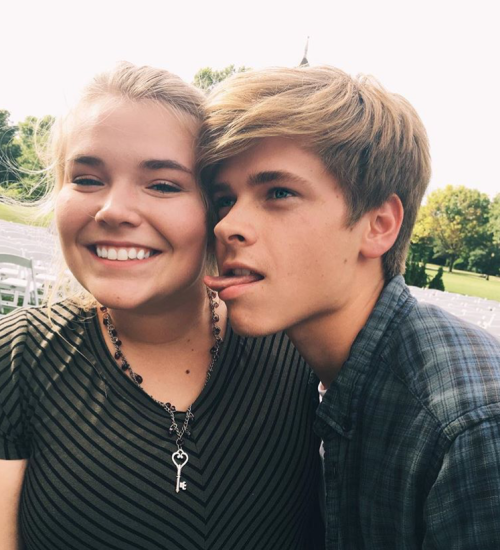 lxkekorns:lukekorns: This is my sister @mojoko1998. She is a One Direction obsessed pizza employee