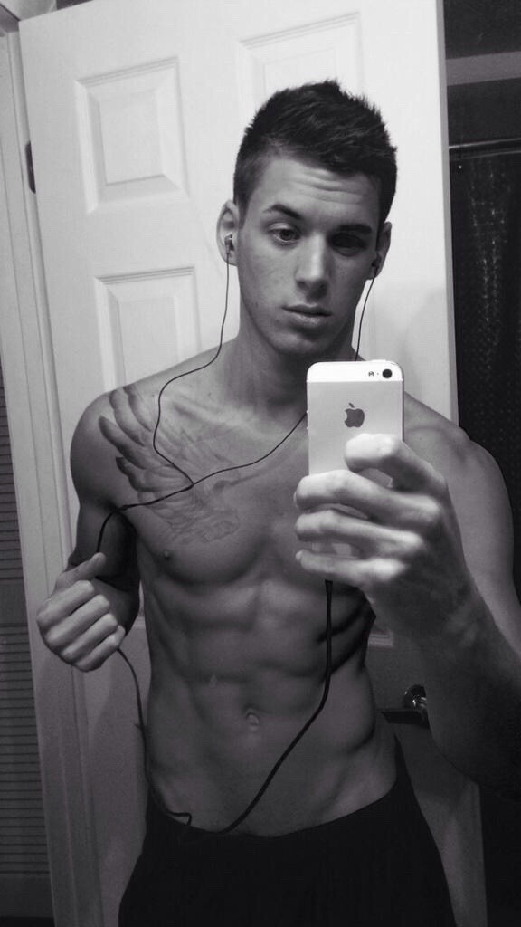 snapchathotguys:  Follow me for more hot straight guys: http://snapchathotguys.tumblr.com