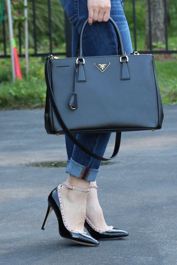    Prada Saffiano Lux Tote and Ivanka Trump Galyns pumps   