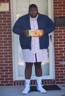 spontaneousasphyxiation:  ambient-mixer:  Eleven is ready for Stranger Things season 2 – and for Halloween  Source  THIS makes me so happy 