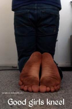 no-right-to-shoes:  Hands behind my head, on my knees, dirty soles exposed for everyone to see. Good girls kneel.