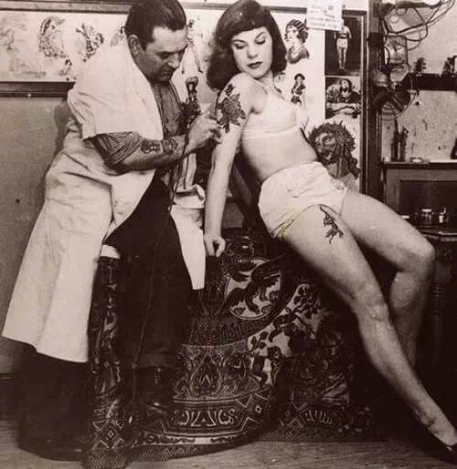 fuckyeahmodernflapper:  Tattooed gal, 1950s
