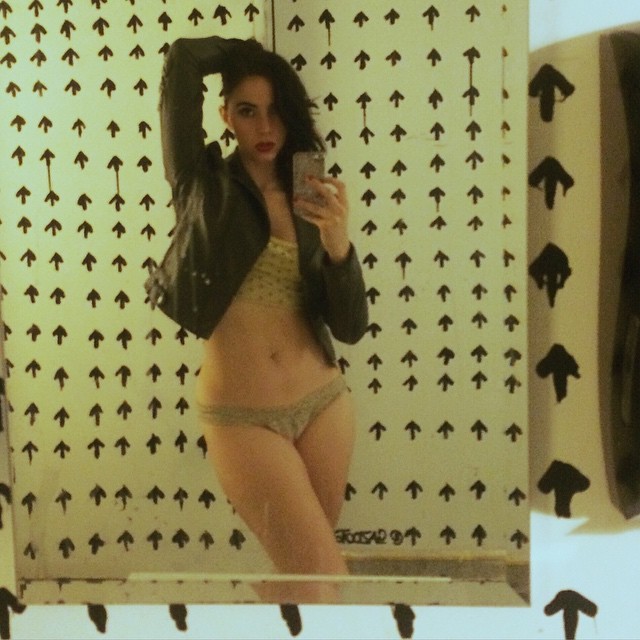 misskaciemarie:  Bts with ‘Kathy’ from today on set for @mainemanigault’s DC/Vertigo
