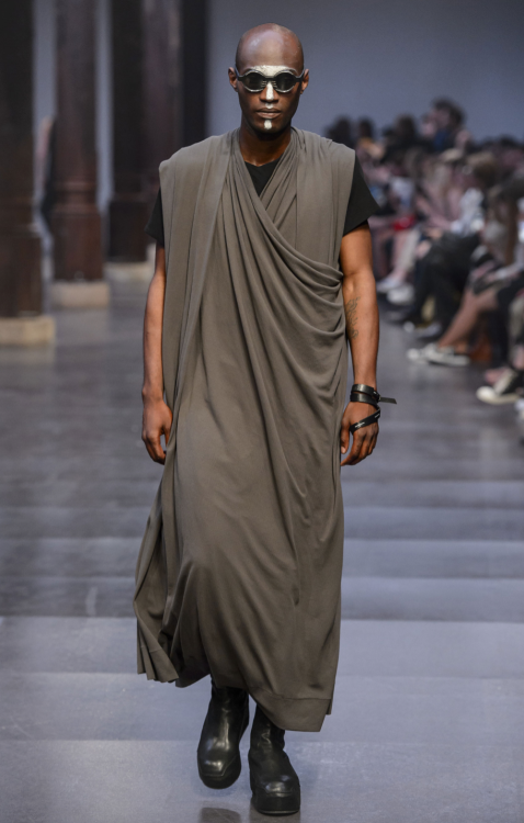 men should wear skirts/dresses!Julius SS2016