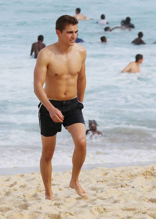 themalefoot:  Dave Franco 
