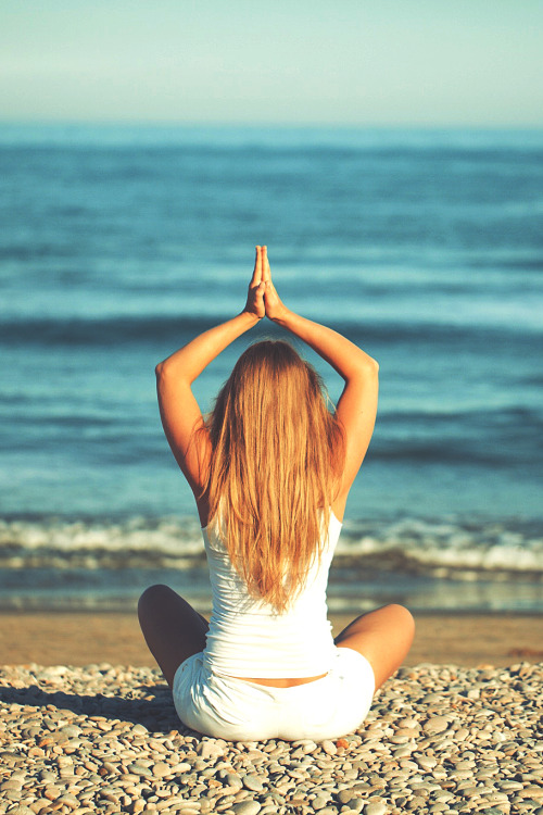 wavemotions:  beautiful young woman