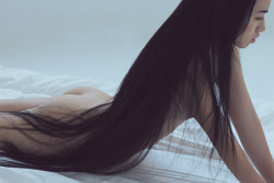 artisticallynaked:  photographersporn:  miju-ahn:  M N Λ Г by Kuzmenkova Mary  Beautiful girl with beautiful hair  - 