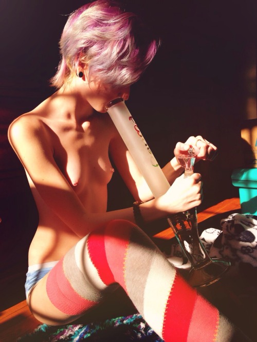 youngbrokestoned:  Sometimes clothes just aren’t necessary.