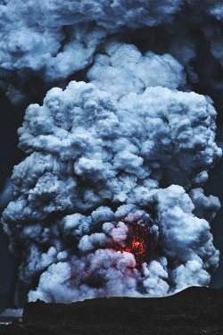 bodyhere-mindnot:  exoticstyle:  Kilauea Volcano // ITLL  *my mind 