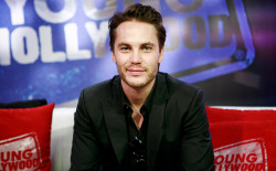 yourdailykitsch:  35 Photos of Taylor Kitsch