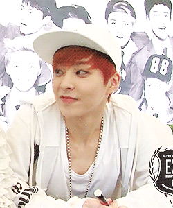     Stoooop!!!!!nobody gave you permission to be so perfect!!(┛◉Д◉)┛彡︵/(.□