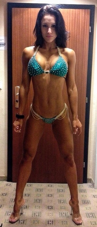 dailyfitnessbabes:  via [Daily Sexy Hot Fitness Girls]